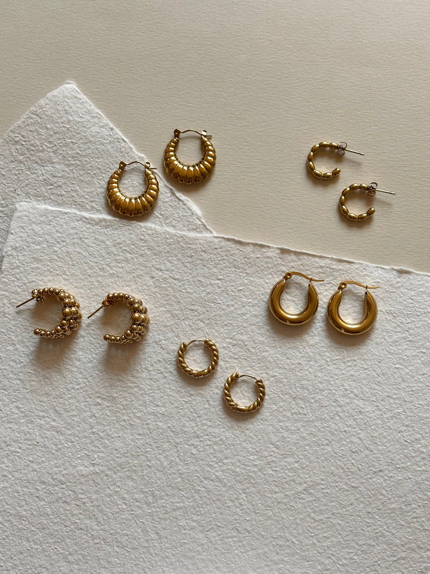 Goldene Ohrringe